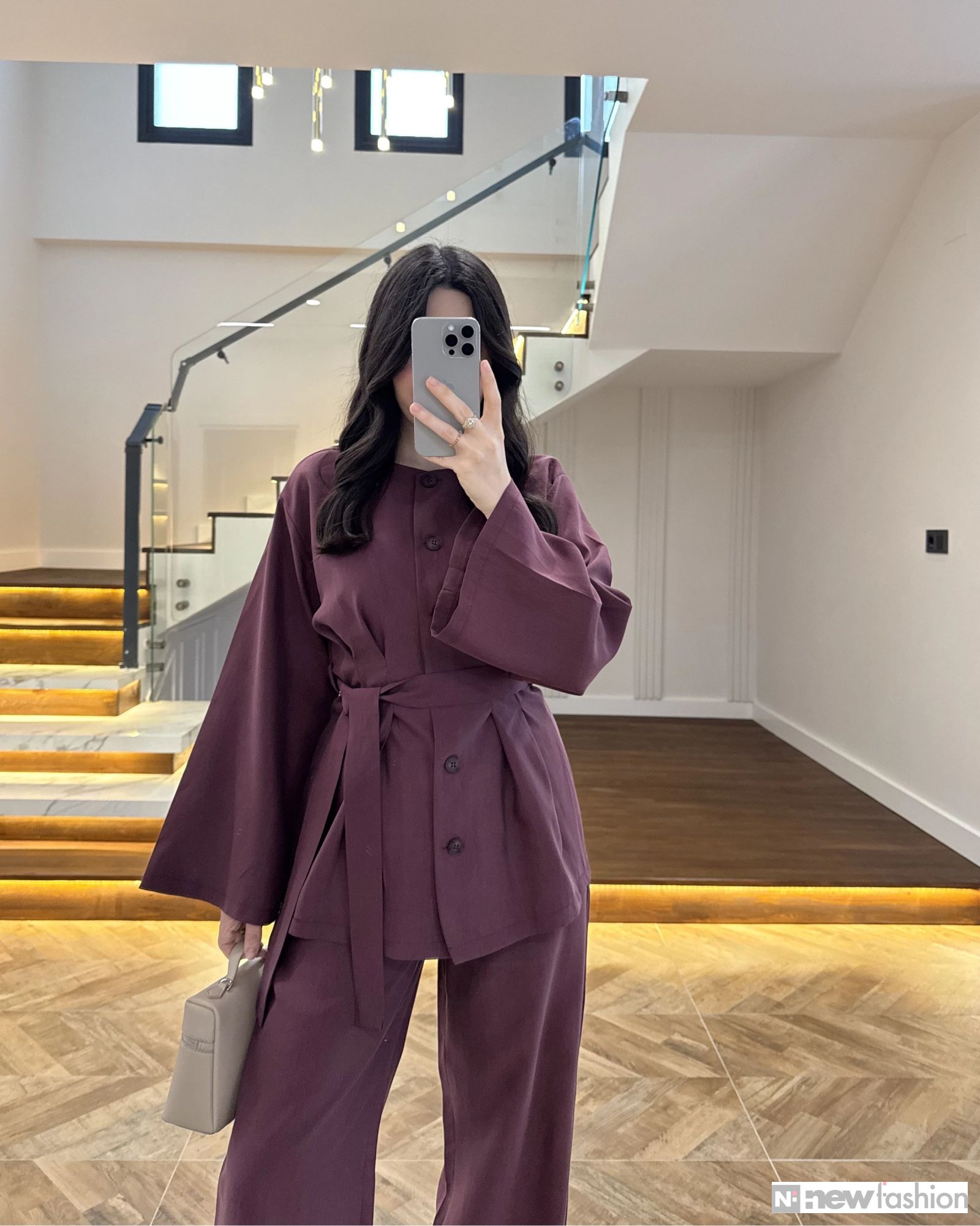 أنسومبل أنيق بحزام لإطلالة عصرية مريحة